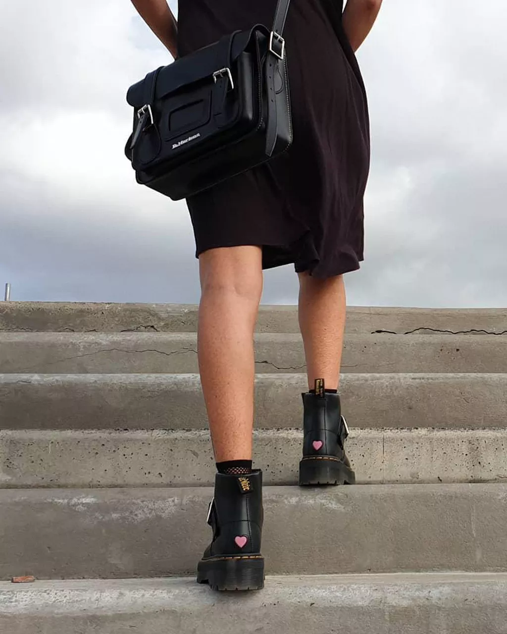 DR MARTENS 11 Inch Kiev Smooth Leather Satchel