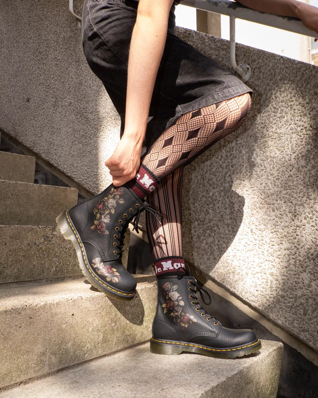 DR MARTENS 1460 Decayed Roses Leather Boots