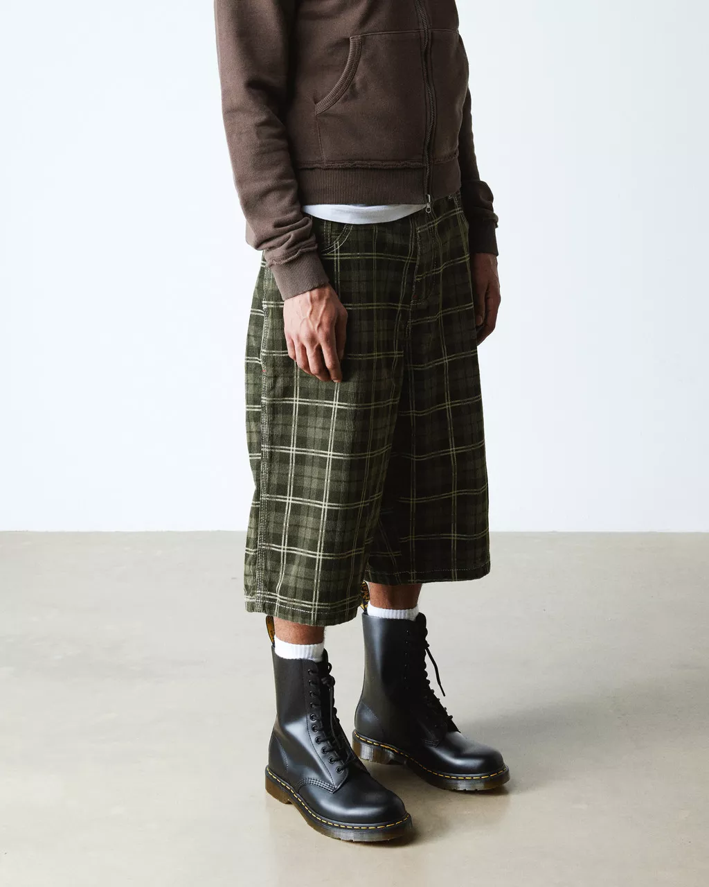 1490 Smooth Leather High Lace Up Boots