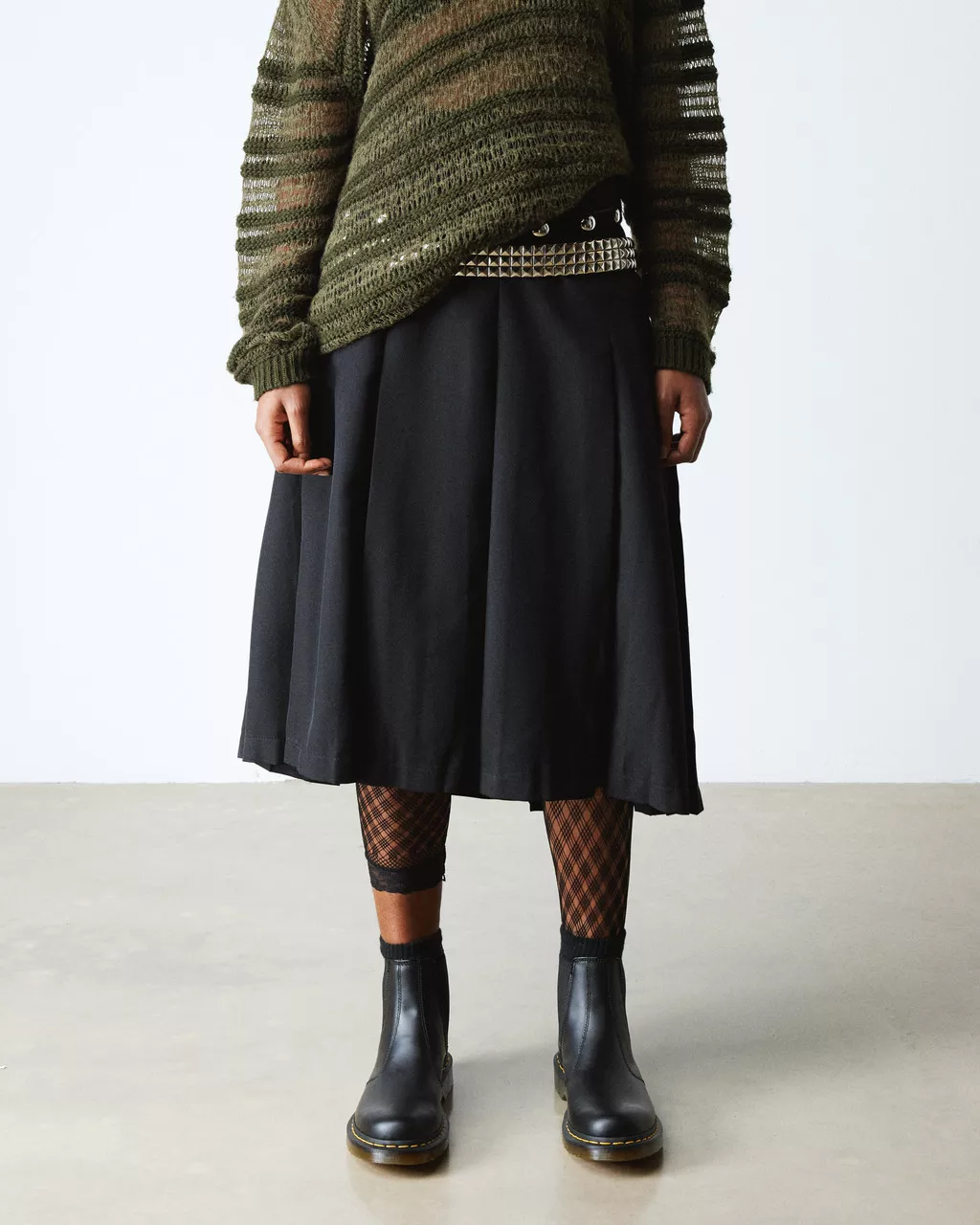 2976 Yellow Stitch Smooth Leather Chelsea Boots