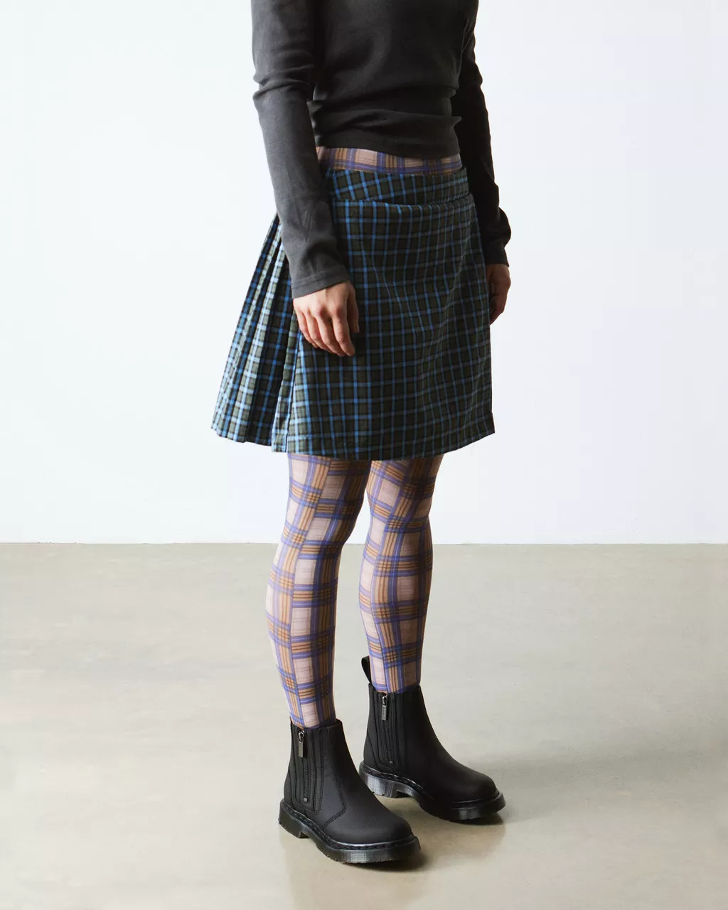 2976 Alyson DM's Wintergrip Chelsea Boots